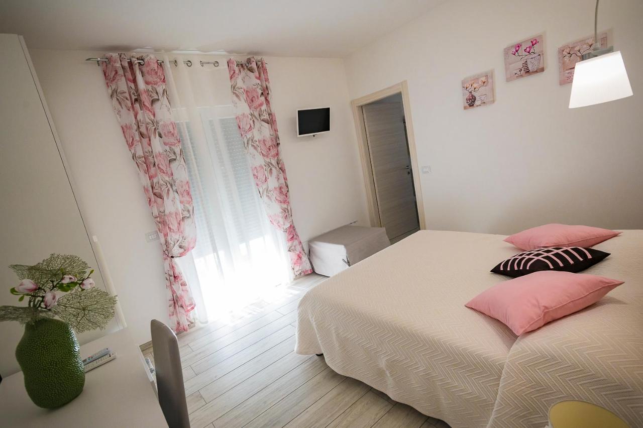 Pineta Del Mare Bed & Breakfast Alba Adriatica Bagian luar foto
