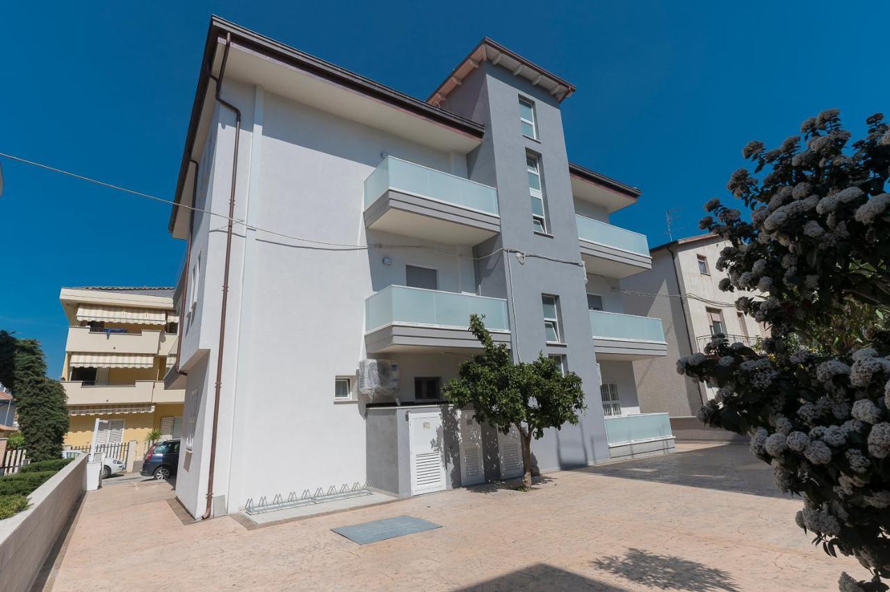 Pineta Del Mare Bed & Breakfast Alba Adriatica Bagian luar foto