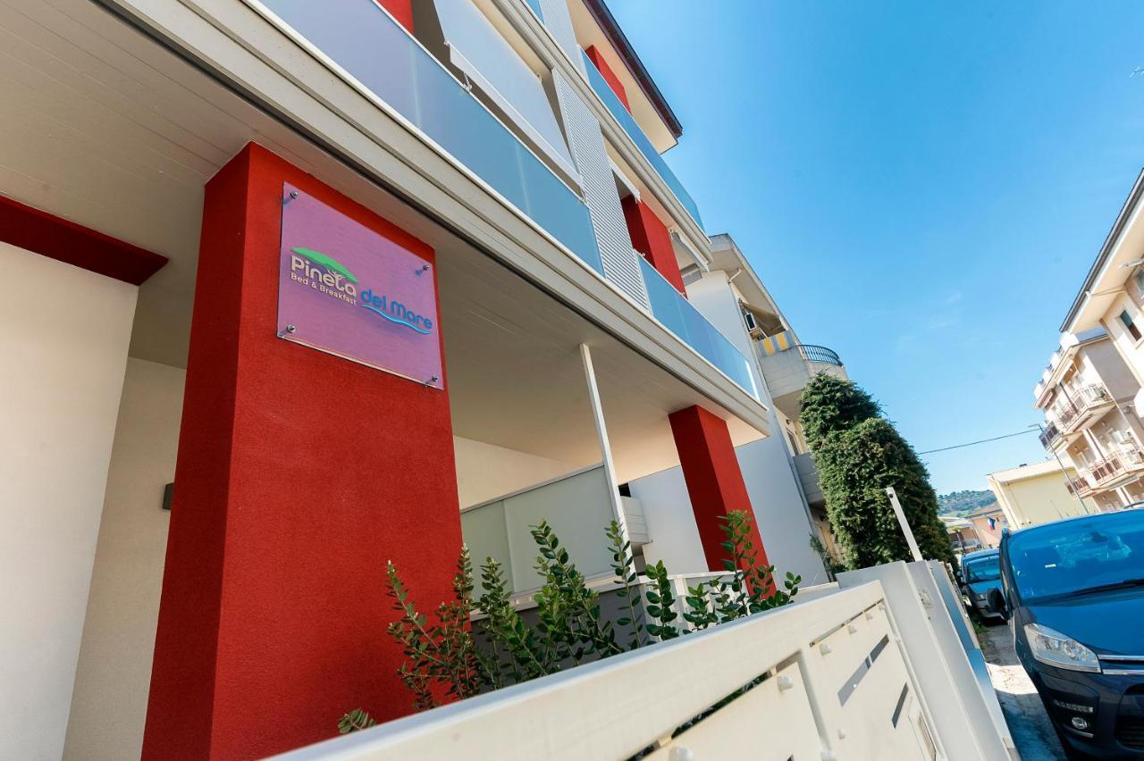 Pineta Del Mare Bed & Breakfast Alba Adriatica Bagian luar foto
